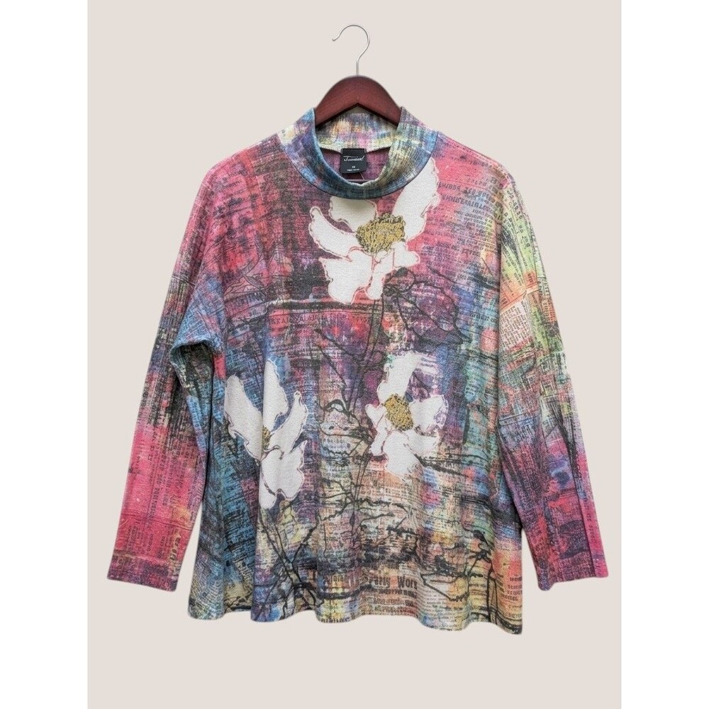 INOAH Artsy Art-To-Wear Top